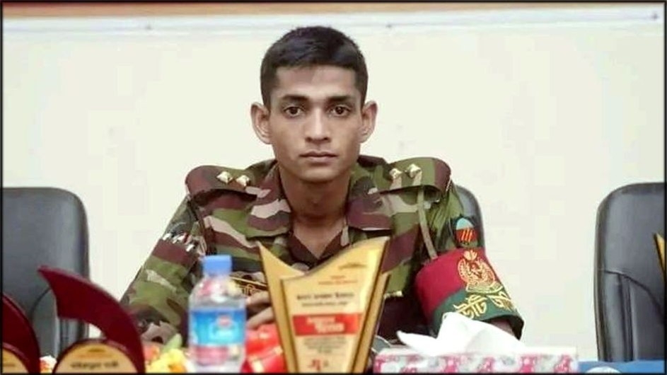 ডাকাতের হামলায় প্রাণ গেল সেনা কর্মকর্তার