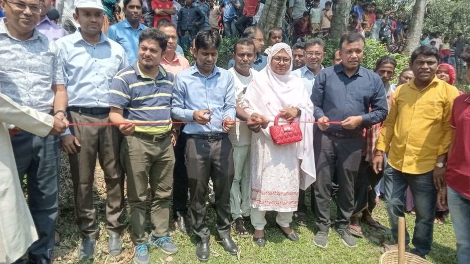 সাতক্ষীরায় ৪০ বছরের ১১শ মিটার মরা খাল পুন:খনন উদ্বোধন করল IWRM