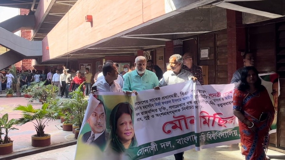 বাকৃবিতে সোনালী দলের মিছিলে ছাত্রলীগের ধাওয়া