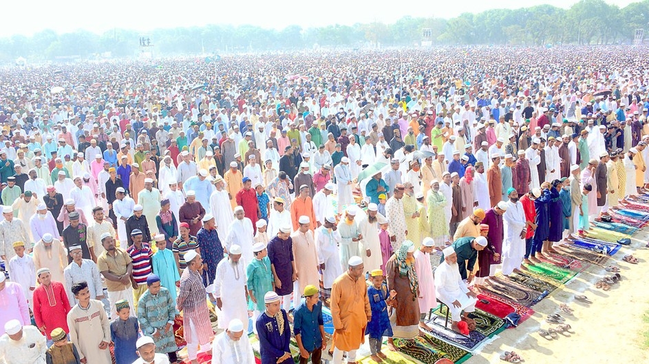 দিনাজপুরে অনুষ্ঠিত হলো দেশের সর্ববৃহৎ ঈদ জামাত