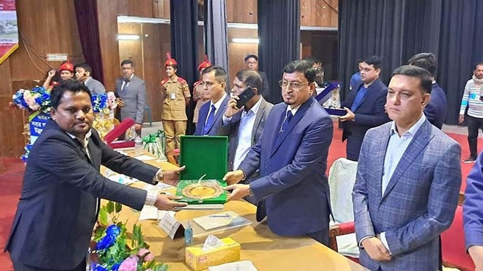 কিশোরগঞ্জে সেরা তরুণ করদাতা হলেন নুরুল ইসলাম