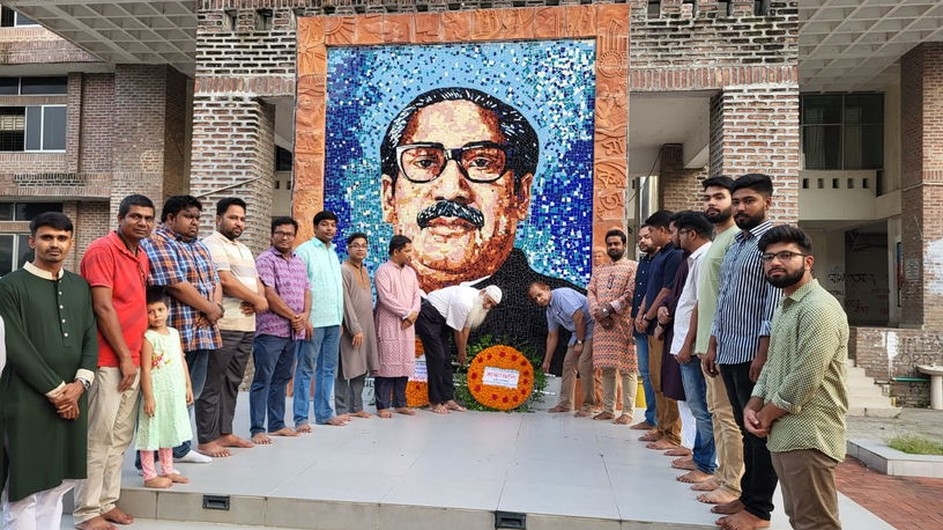 বাংলাদেশ আওয়ামী লীগের প্লাটিনাম জয়ন্তীতে মাভাবিপ্রবিতে পুষ্পস্তবক অর্পণ