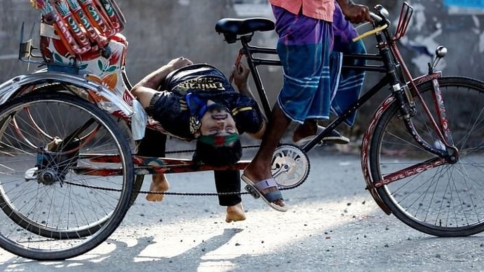 পাদানিতে ঝুলতে থাকা গুলিবিদ্ধ নাফিজ তখনো রিকশার রড ধরেছিল