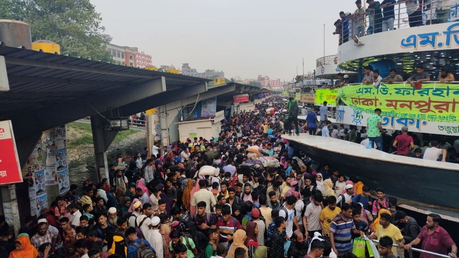 ঈদ যাত্রার দ্বিতীয় দিনে সদরঘাটে ভীড়