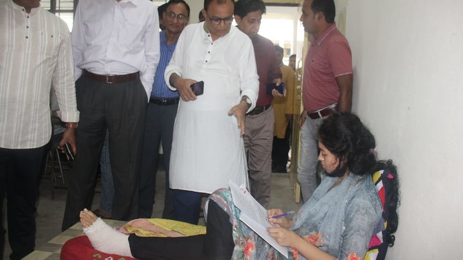 পা ভাঙলেও ভাঙেনি স্বপ্ন পূরণের তীব্র ইচ্ছা