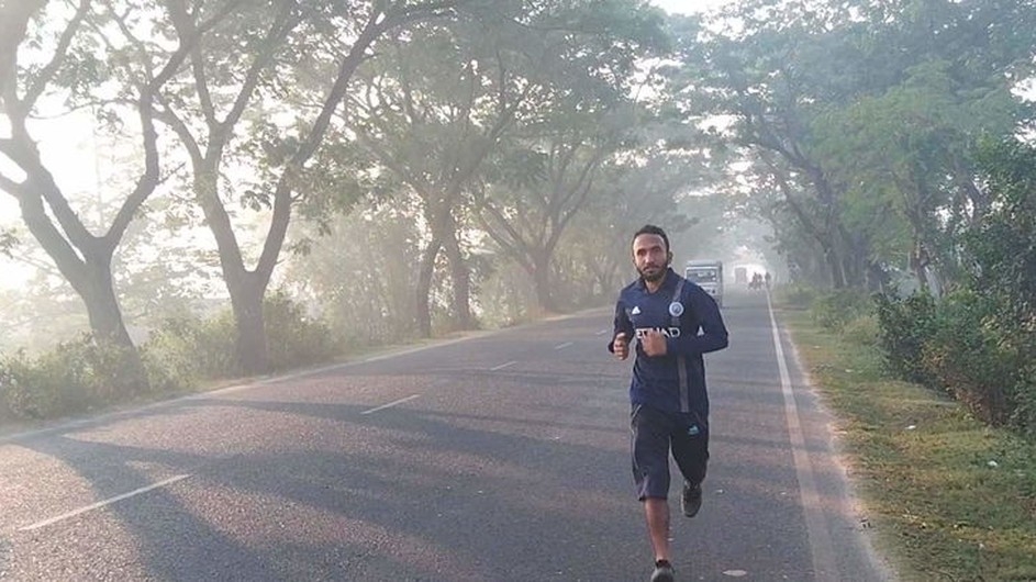 বিজয় দিবস উপলক্ষে ২২ কিমি দৌড়ালেন ইবি শিক্ষার্থী মুসা