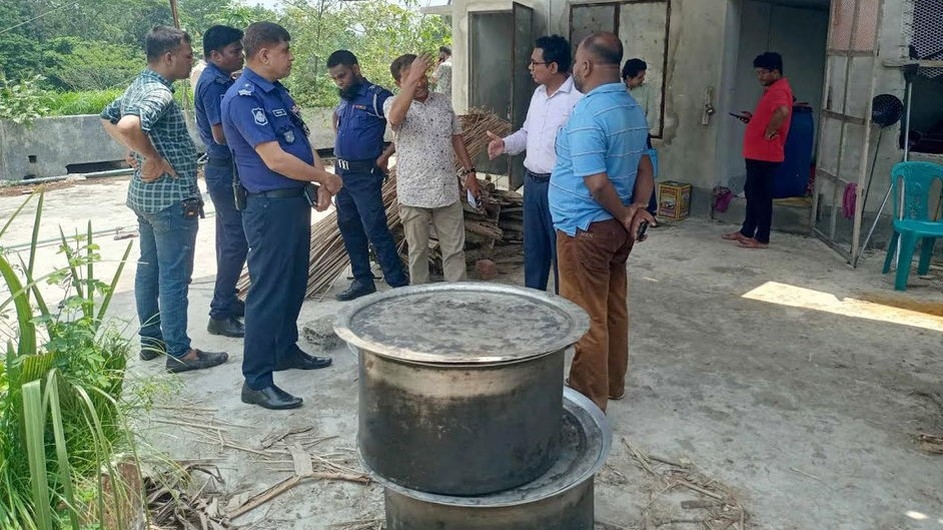 ভোটারদের জন্য রান্না করা গরুর মাংস গেল এতিমখানায়