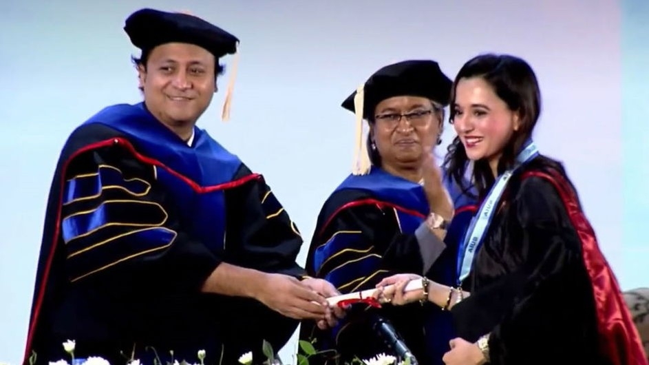 সাবিলা নূরের অনন্য অর্জন: সিজিপিএ ৪ এ ৩.৯৭ পেয়ে গ্রাজুয়েশন সম্পন্ন
