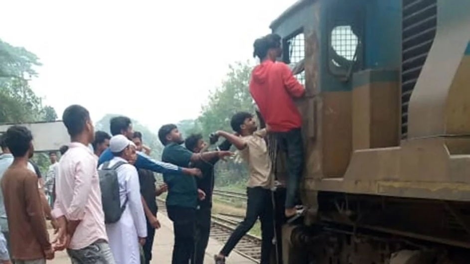 ইঞ্জিনের বগিতে উঠতে না দেয়ায় ট্রেনের চালকের ওপর হা’মলা