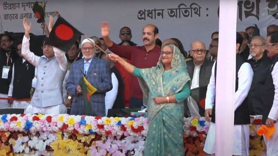 কলাবাগান মাঠে জনসভায় যোগ দিয়েছেন শেখ হাসিনা