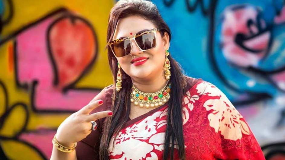 অজ্ঞাত স্থান থেকে ভক্তদের গান শোনালেন মমতাজ