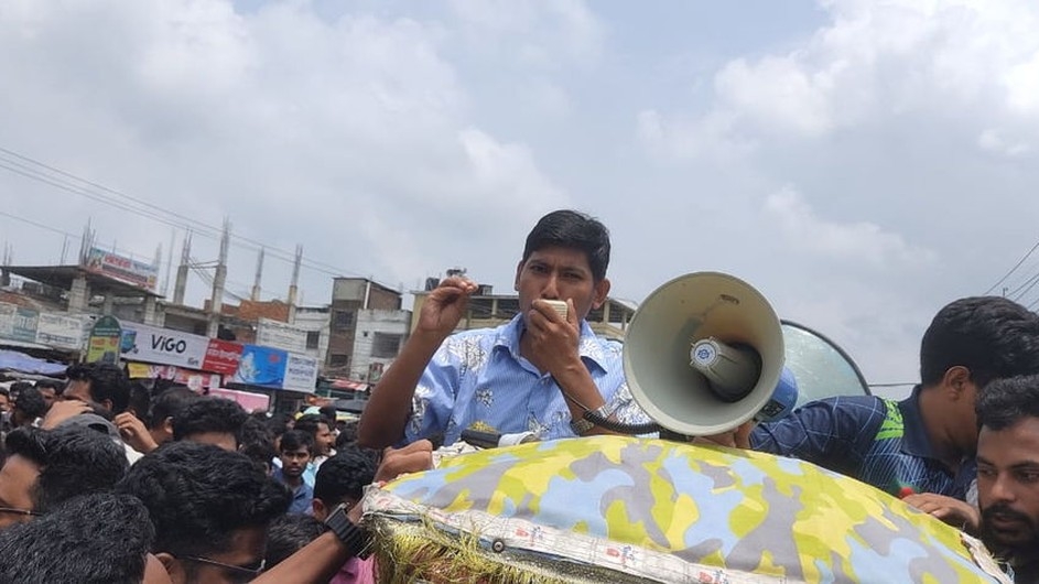 বেরোবি ছাত্রলীগ সভাপতি কে ভুয়া বললেন আন্দোলনরত শিক্ষার্থীরা