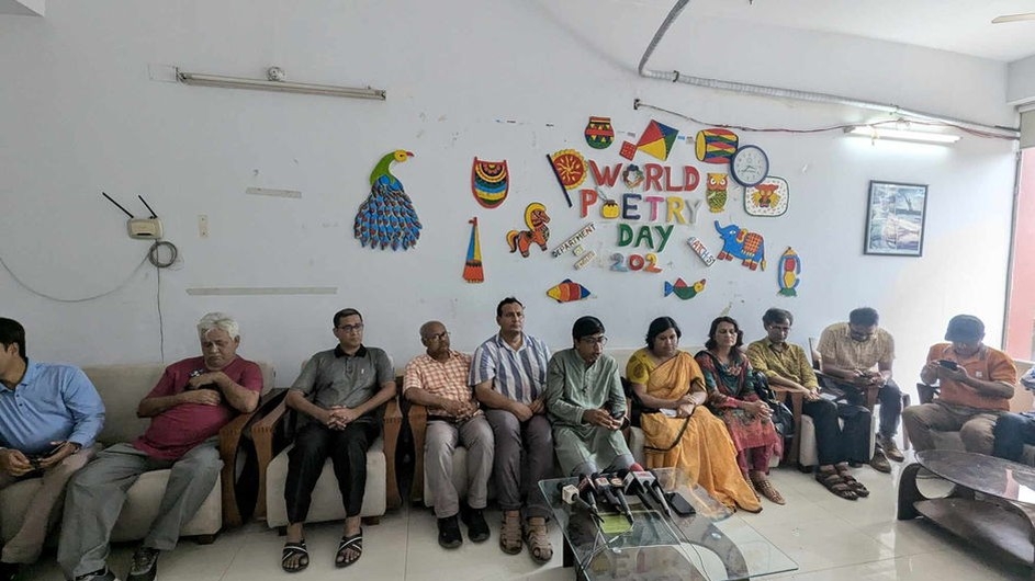 জাবি প্রশাসনকে অবাঞ্ছিত ঘোষণা করলেন নিপীড়ন বিরোধী শিক্ষক সমাজ