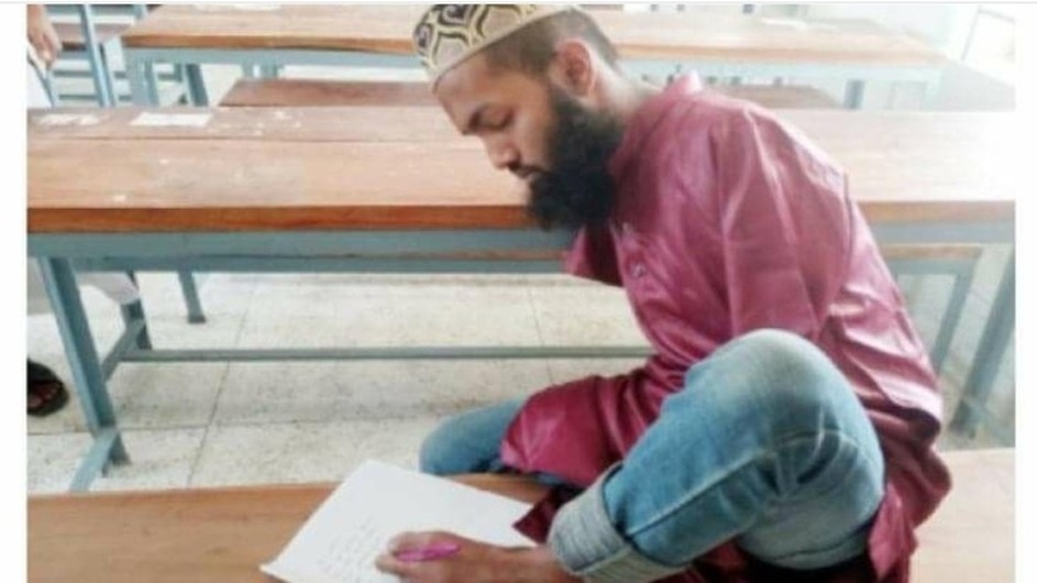 হাত নেই, পা দিয়ে লিখেই আলিম পরীক্ষা দিচ্ছেন হাবিব