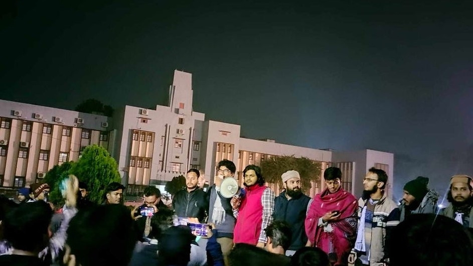 আওয়ামী লীগের মাসব্যাপী কর্মসূচির প্রতিবাদে রাবিতে বিক্ষোভ