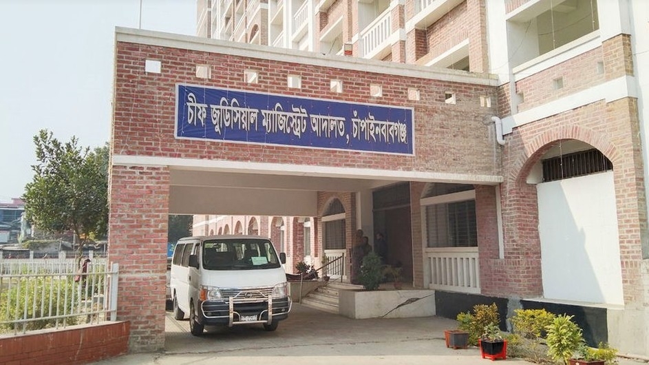 কৌশলে সম্পত্তি লিখে নিলো দুই সন্তান, আদালতে বৃদ্ধা মা