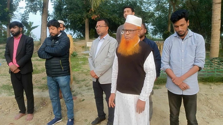 শহীদ জুলকার নাইনের কবর জিয়ারতে পাবিপ্রবি উপ-উপাচার্য