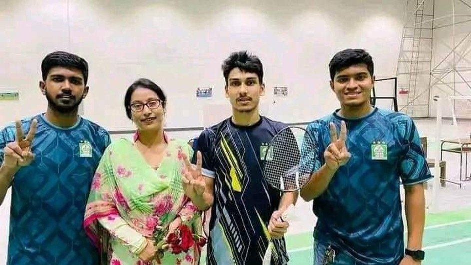 ব্যাডমিন্টন ফাইনালে যবিপ্রবিকে হারিয়ে চ্যাম্পিয়ন ইবি