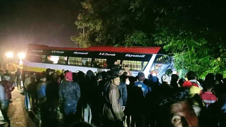 কক্সবাজারে তিন বাহনের সংঘর্ষে নিহত ৩