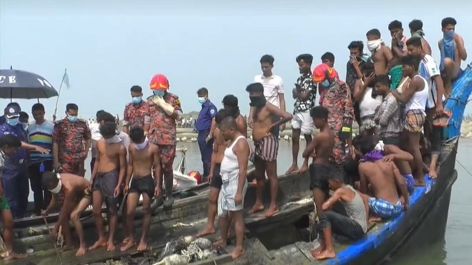 কক্সবাজারে ভেসে আসা ট্রলারে মিলল ১১ জনের লাশ, উদ্ধার তৎপরতা চলছে