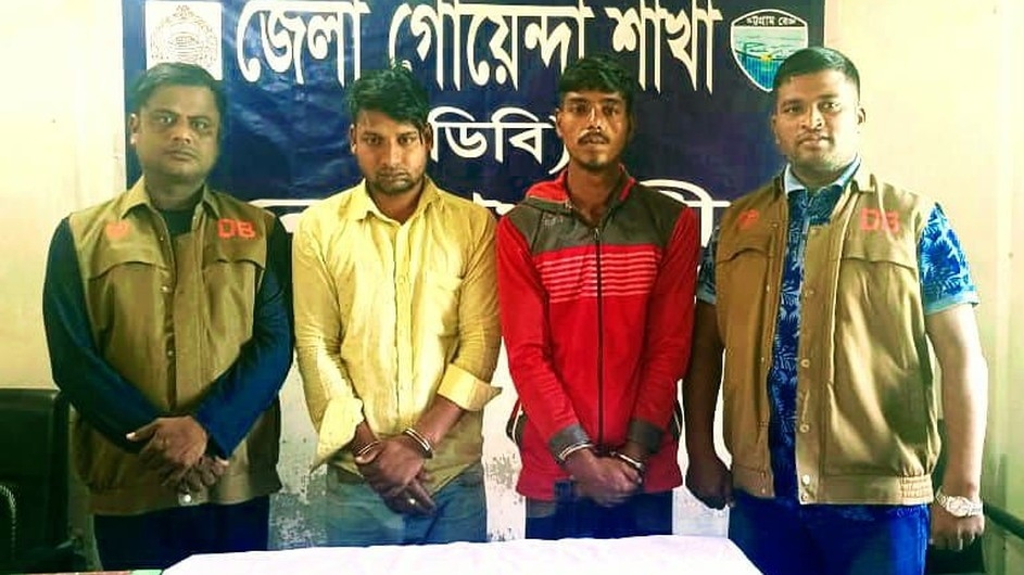 চুরির পর গৃহবধূকে ধর্ষণ: চিনে ফেলায় হত্যা, গ্রেফতার ২