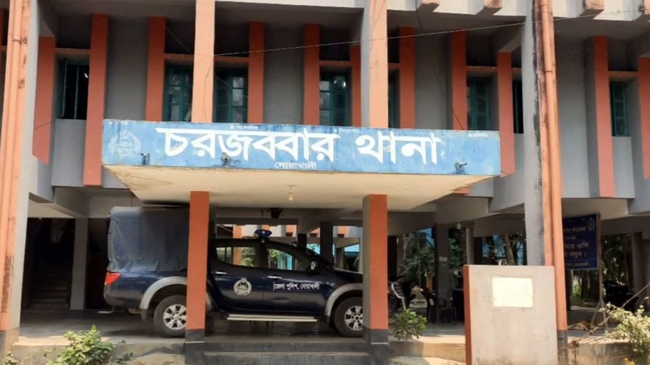 বাড়িতে নিয়ে গাছ কাটাচ্ছেন প্রধান শিক্ষক: চাপা পড়ে ছাত্রের মৃত্যু