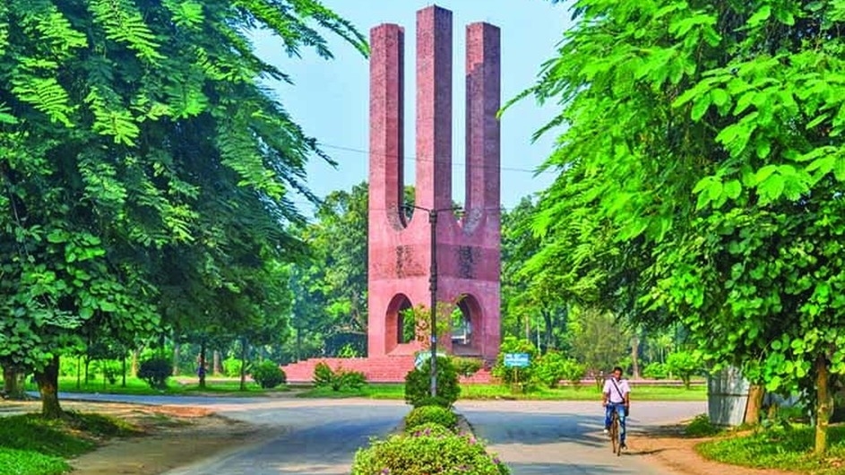 জাবিতে নির্জন পুকুরপাড়ে ডেকে নিয়ে জুনিয়রদের র‍্যাগিং