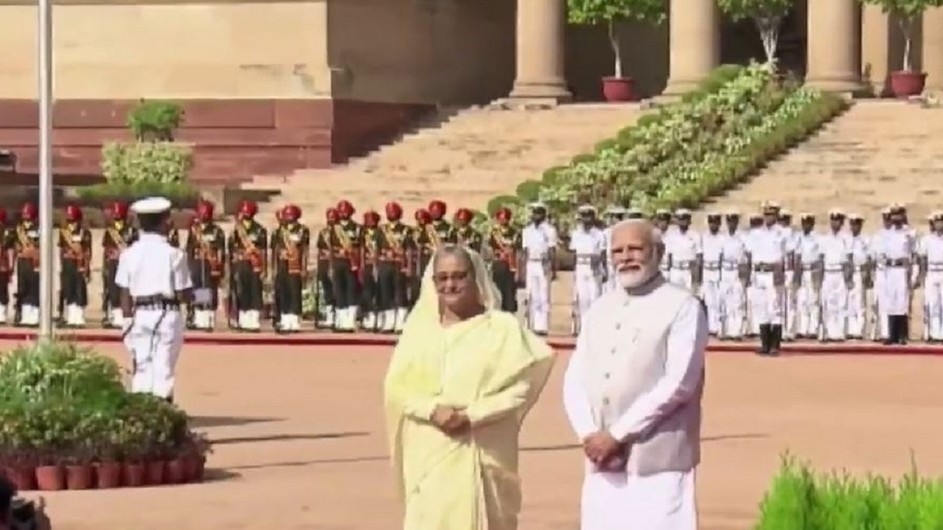 ভারতের রাষ্ট্রপতি ভবনে প্রধানমন্ত্রী শেখ হাসিনাকে গার্ড অব অনার