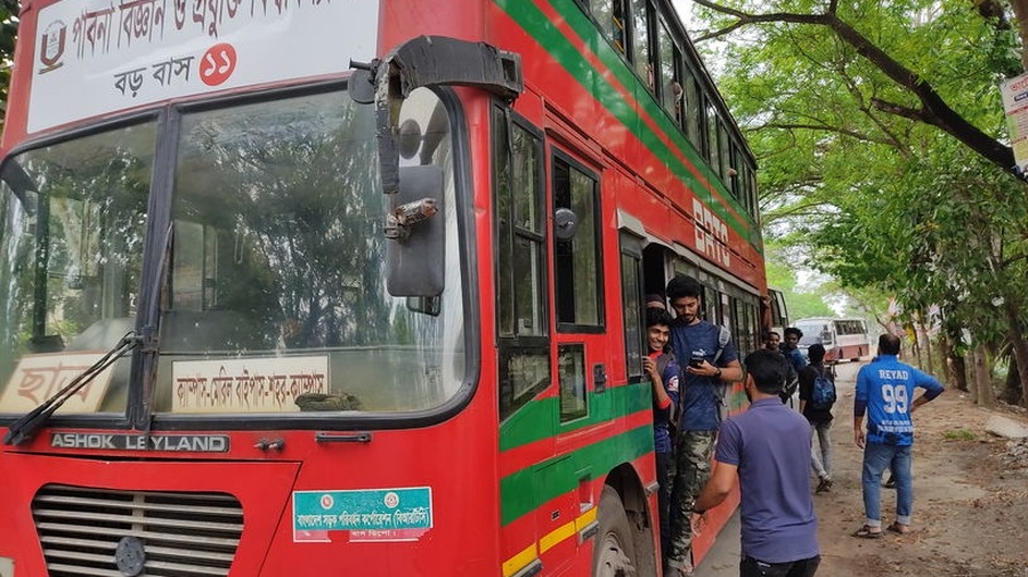 বাস শিডিউলে ভোগান্তিতে পাবিপ্রবি শিক্ষার্থীরা