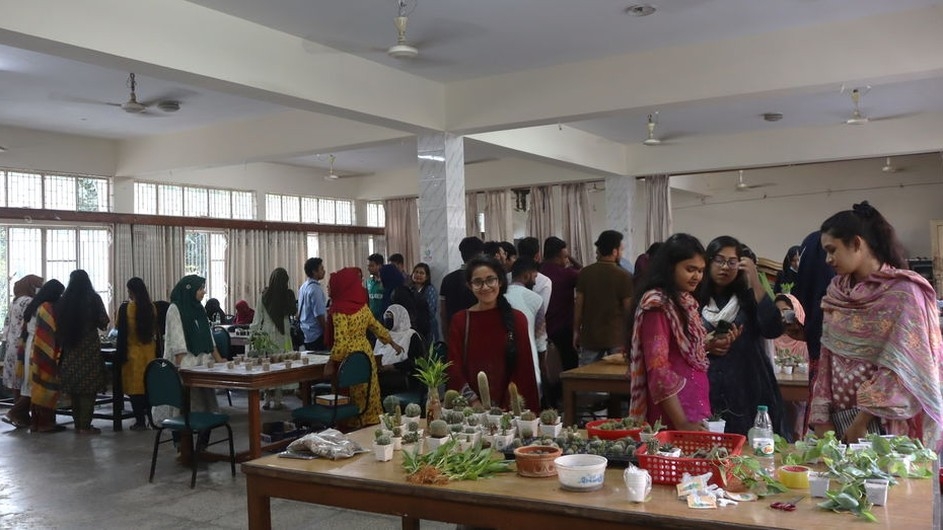 বাকৃবিতে বৃক্ষমেলা অনুষ্ঠিত