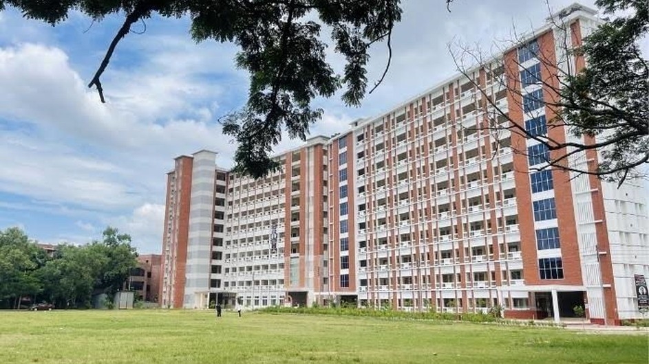 বাঙলা বিশ্ববিদ্যালয় প্রতিষ্ঠার লক্ষ্যে প্রতিষ্ঠিত হয়েছিলো বাঙলা কলেজ