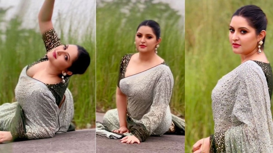 শাড়িতে উষ্ণতা ছড়ালেন পরীমণি!