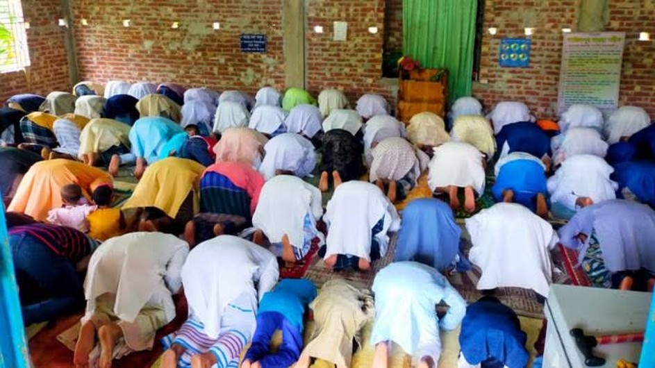 সৌদির সাথে মিল রেখে নোয়াখালীর ৫ মসজিদে ঈদের নামাজ আদায়