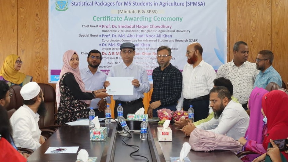 বাকৃবিতে এগ্রোমেটিওরোলজি বিভাগের সনদ বিতরণী অনুষ্ঠিত