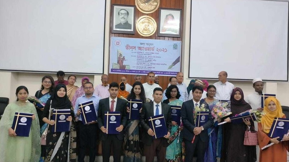 ডিনস্ অ্যাওয়ার্ড পেলেন রাবির কলা অনুষদের ১৪ শিক্ষার্থী