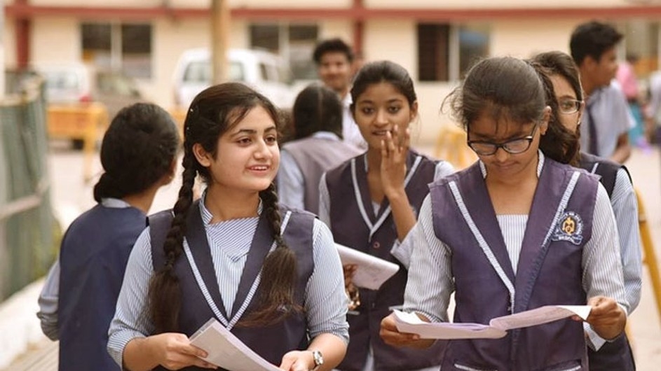 করোনার প্রভাবে উচ্চশিক্ষার দ্বারে আটকা ২৭ লাখ শিক্ষার্থী