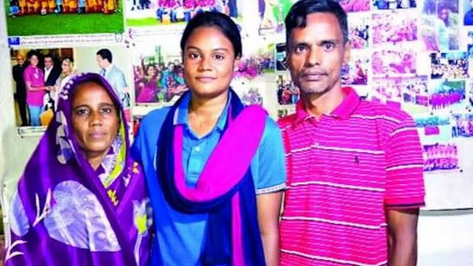 এমন দিনেই সাফজয়ী আঁখির বাবাকে শাসিয়ে গেল পুলিশ