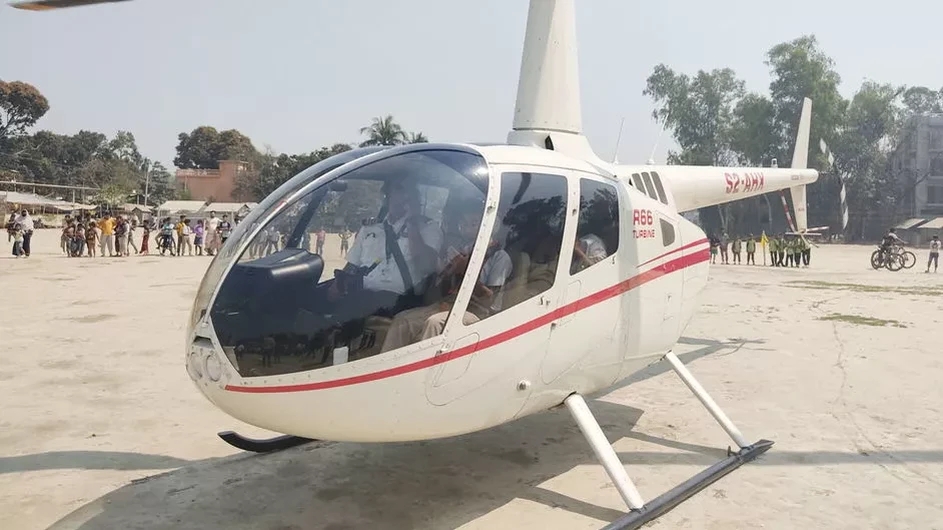 বৃত্তিপ্রাপ্ত ৮০ শিক্ষার্থীকে হেলিকপ্টারে চড়িয়ে ব্যতিক্রমী সংবর্ধনা