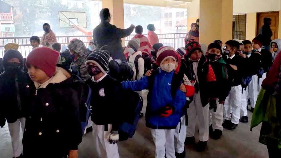 তাপমাত্রা ১০-এর নিচে নামলে প্রাথমিক বিদ্যালয়ও বন্ধ হতে পারে