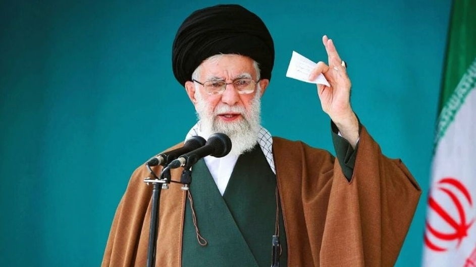 ইরান-ইসরায়েল যুদ্ধের পর প্রথমবার প্রকাশ্যে খামেনি