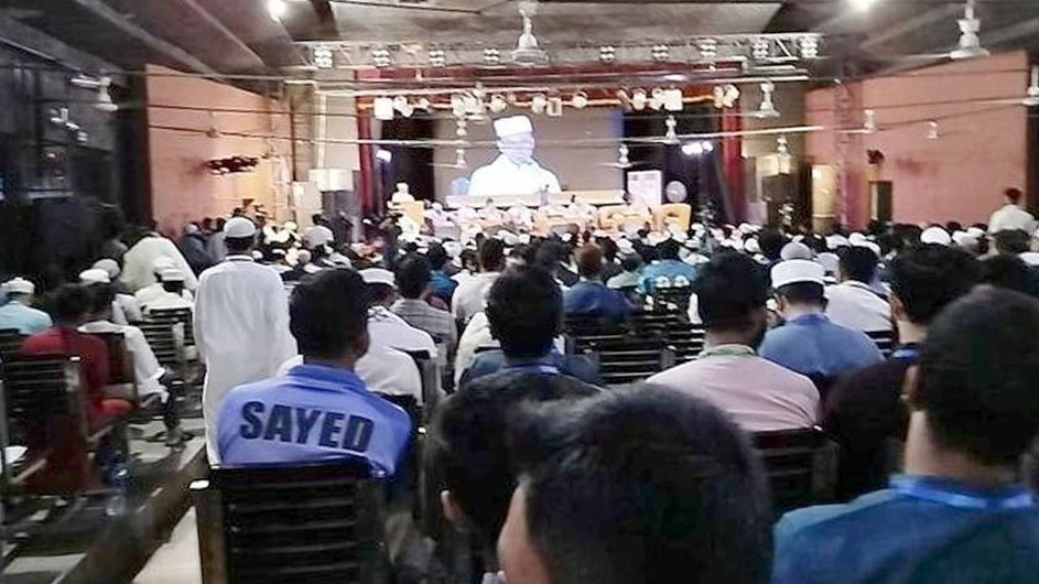 ঢাবিতে দিনব্যাপী চলছে সিরাত মাহফিল