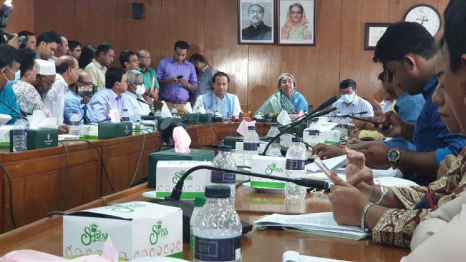 মাধ্যমিক স্কুল সার্টিফিকেট (এসএসসি) পরীক্ষা সকাল ১০টার পরিবর্তে ১১টা থেকে শুরু হবে বলে  জানিয়েছেন শিক্ষামন্ত্রী