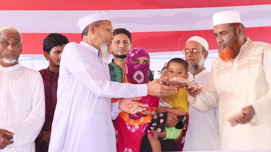 সাতক্ষীরায় ৪ শহীদ পরিবারের সম্মানে দোয়া ও নগদ অর্থ প্রদান