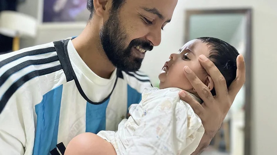 পরীমনির দুঃখ কমাতে আর্জেন্টিনার জার্সি পরলেন রাজ!!