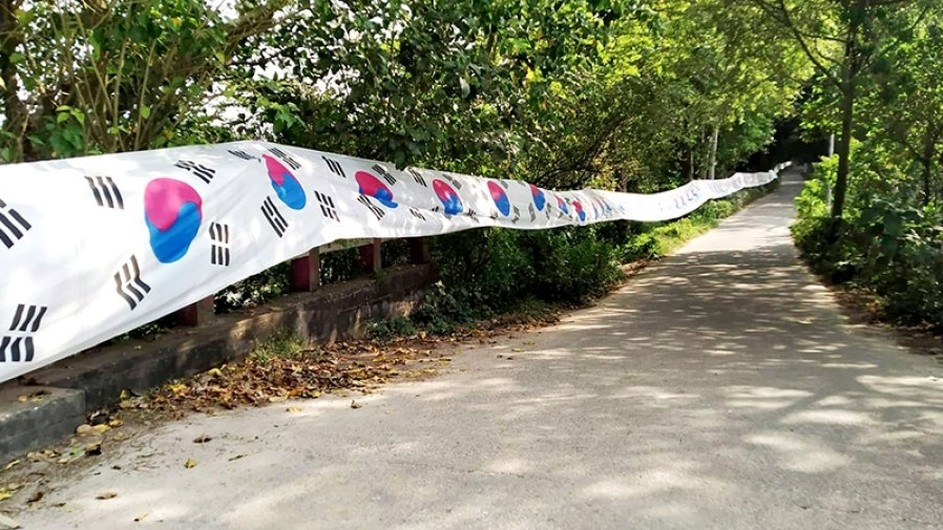 আর্জেন্টিনার-ব্রাজিল নয়, দ. কোরিয়ার ৪ কিমি দীর্ঘ পতাকা টানিয়ে তাক লাগালেন তিনি