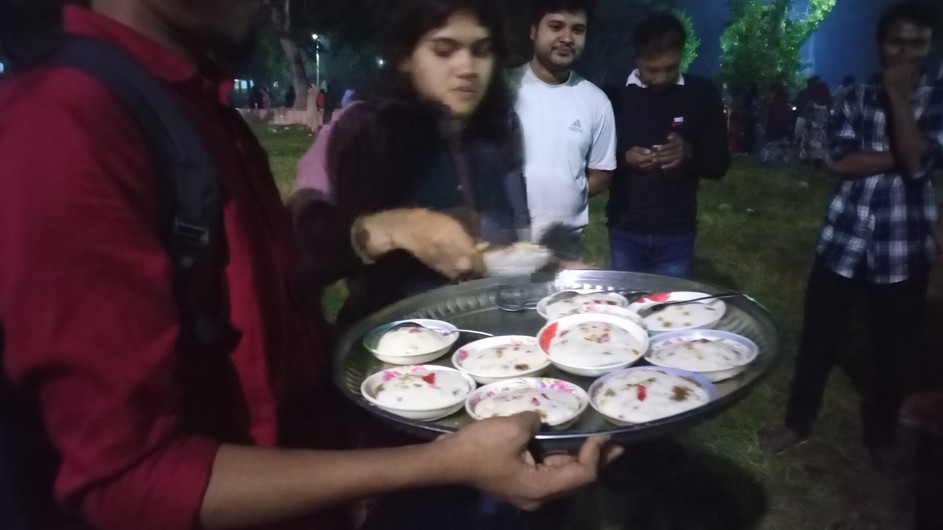 শীতের আগমনে রাবিতে জমেছে পিঠা খাওয়ার ধুম