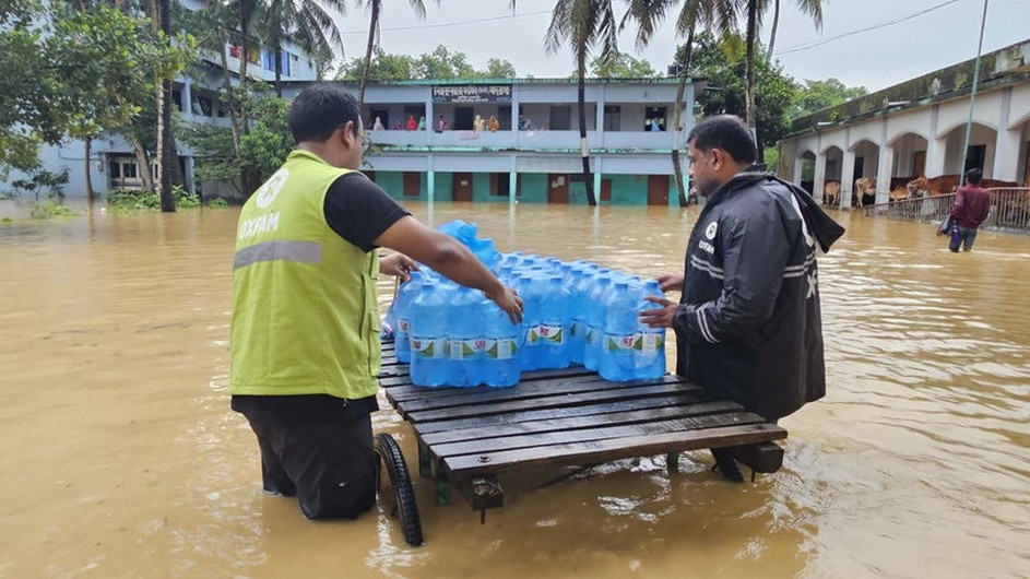 বন্যা কবলিতদের জন্য জরুরি মানবিক সহায়তায় কাজ করছে অক্সফ্যাম