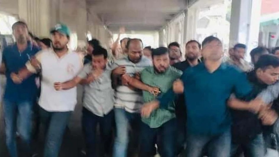 প্রেস ক্লাবের সামনে আ.লীগের বিক্ষোভ মিছিল, ধাওয়া খেয়ে আহত ৫