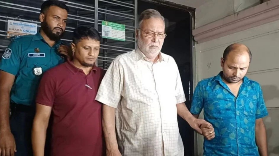 কেউ ধাক্কাধাক্কি করবেন না; পুলিশের গাড়িতে তোলার সময় সাবেক কৃষিমন্ত্রী