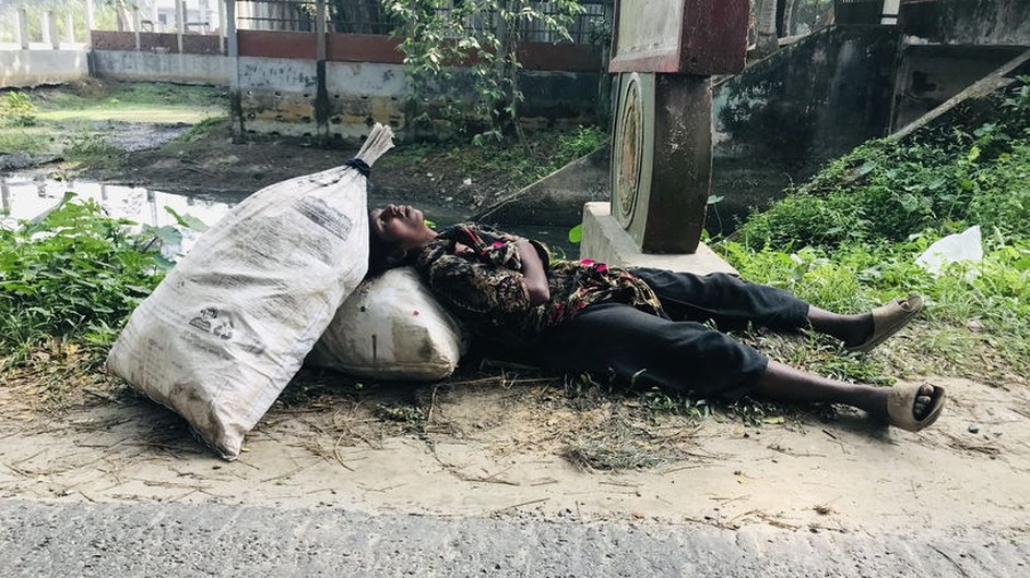 পথে পথে কাটে জীবন